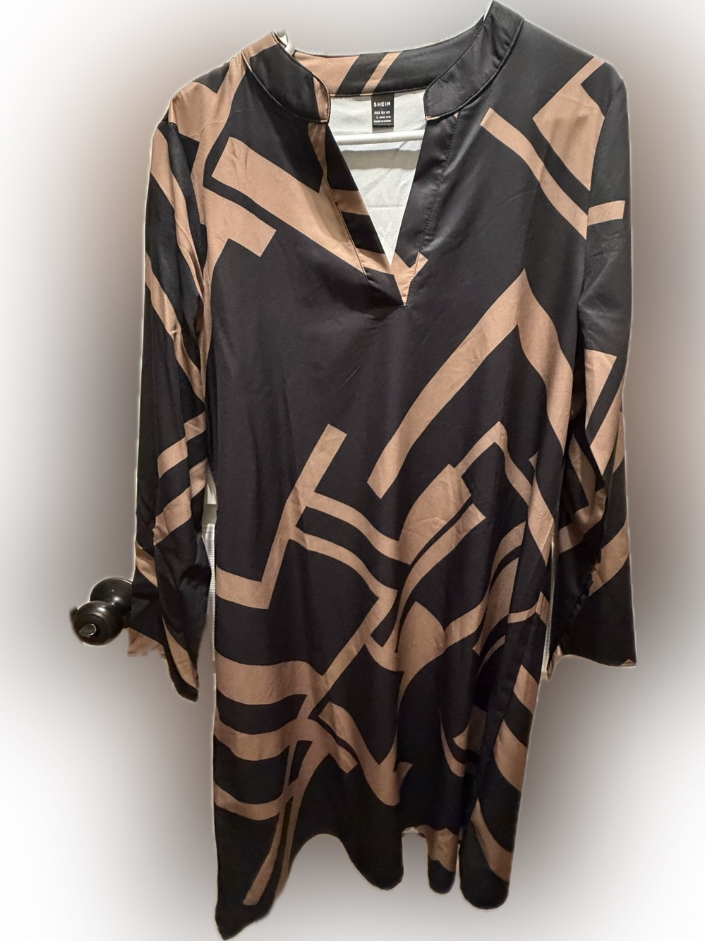 SHEIN Black & Tan Geometric V-Neck Belted Dress - Large